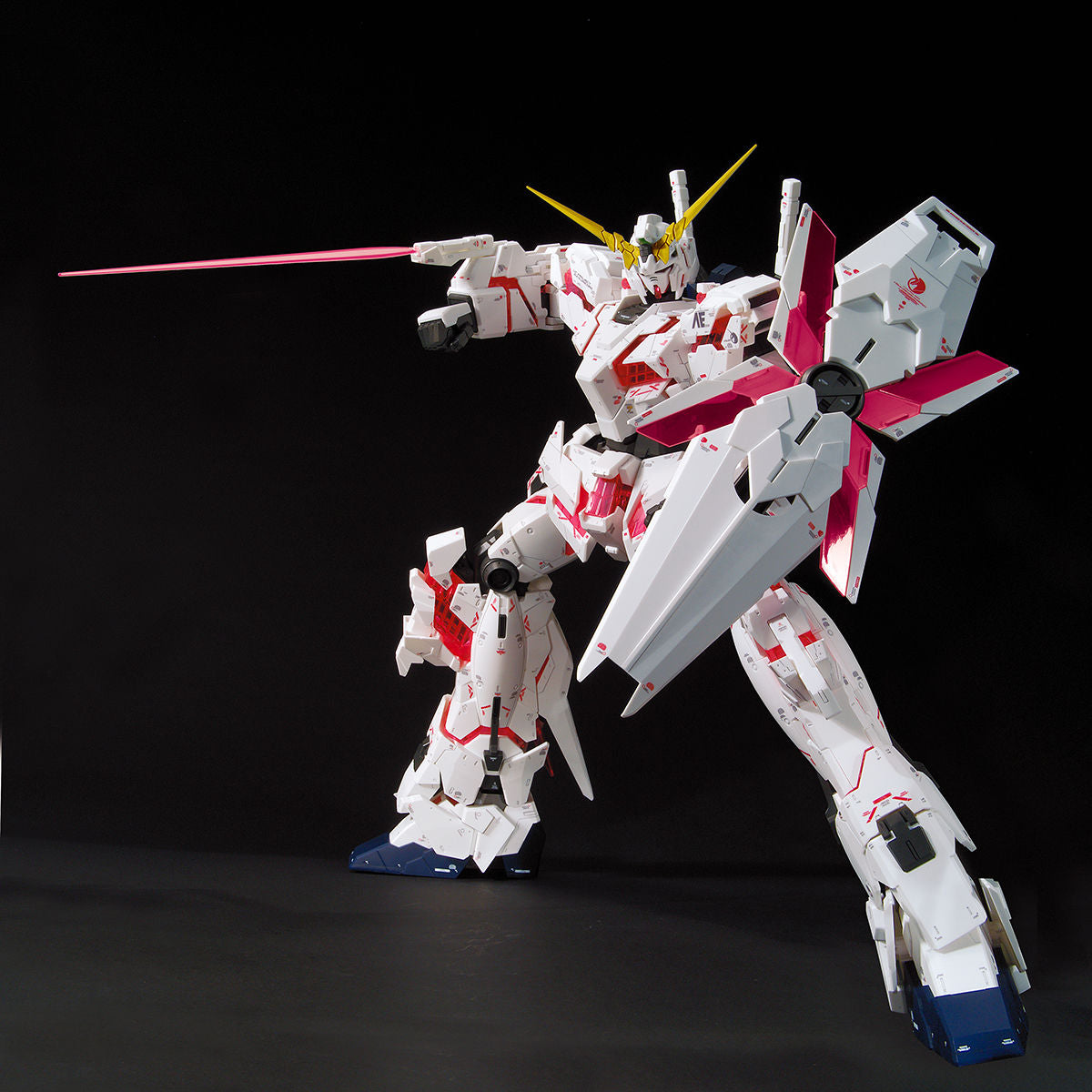 1 48 Mega Size Unicorn Gundam, Gundam Assembled Model