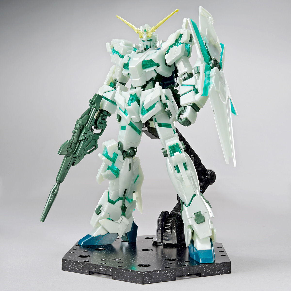 HG 1/144 Gundam Base Limited Unicorn Gundam (Luminous Crystal Body)